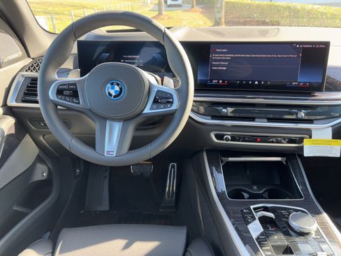 Used 2026 BMW X5 xDrive50e w/ M Sport Package image 19