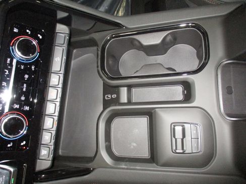 New 2026 GMC Sierra 2500 AT4 w/ AT4 Premium Plus Package AWD/4WD image 42