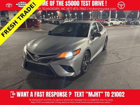 Used 2018 Toyota Camry SE image 1