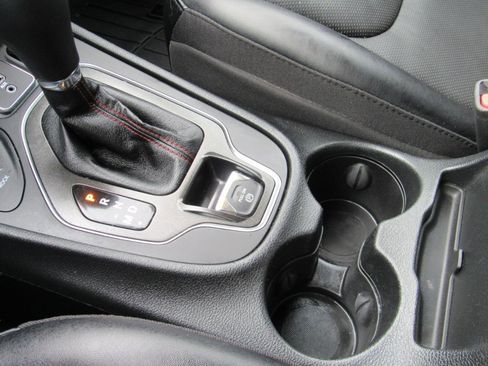 Used 2022 Jeep Cherokee Trailhawk w/ Premium Leather Package image 7