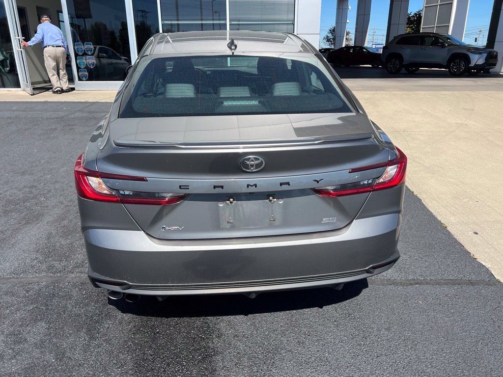 Used 2025 Toyota Camry SE FWD image 7