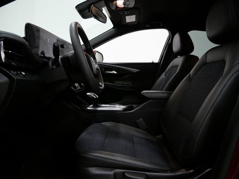 Used 2025 Buick Envista Preferred w/ Convenience II Package image 12