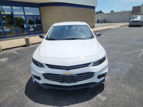 Used 2018 Chevrolet Malibu LS FWD image 2