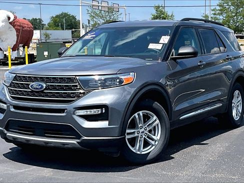 Used 2023 Ford Explorer XLT w/ Equipment Group 202A AWD/4WD image 7