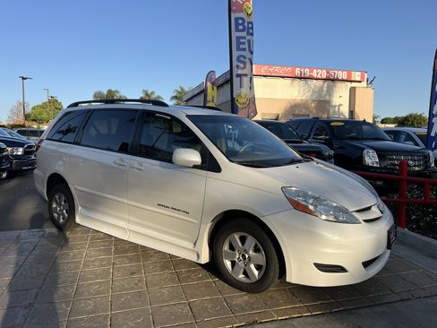 Used 2008 Toyota Sienna XLE image 30