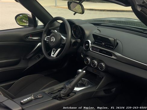 Used 2017 FIAT 124 Spider Classica RWD image 14