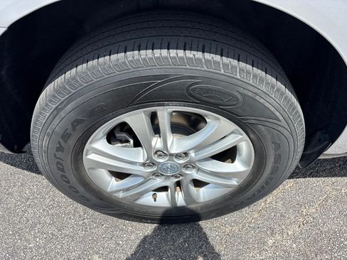 Used 2019 Buick Enclave Essence AWD/4WD image 10