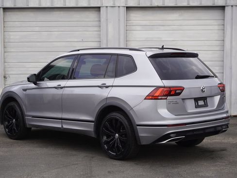 Used 2021 Volkswagen Tiguan SE R-Line AWD/4WD image 3