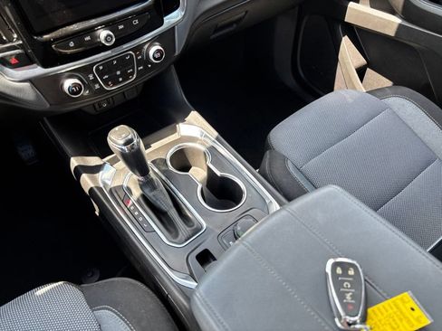 Used 2018 Chevrolet Traverse LT FWD image 18
