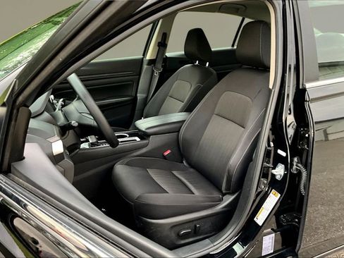 Used 2024 Nissan Altima 2.5 SV FWD image 19