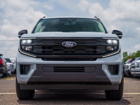 New 2027 Ford Expedition Active RWD image 2