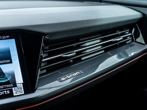 Used 2025 Audi Q4 e-tron Prestige w/ Sport Package image 20