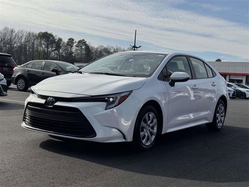 Used 2025 Toyota Corolla LE image 23