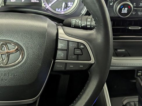 Used 2022 Toyota Highlander XLE FWD image 20