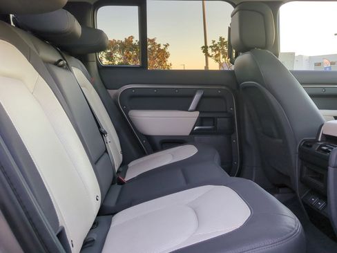 Used 2024 Land Rover Defender 110 X-Dynamic SE image 25