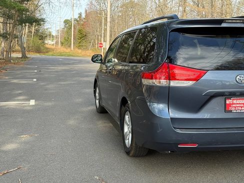 Used 2014 Toyota Sienna LE image 8