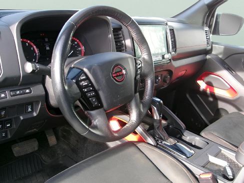 Used 2022 Nissan Frontier PRO-4X image 12
