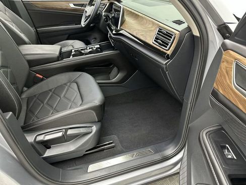 Certified 2025 Volkswagen Atlas SE image 26