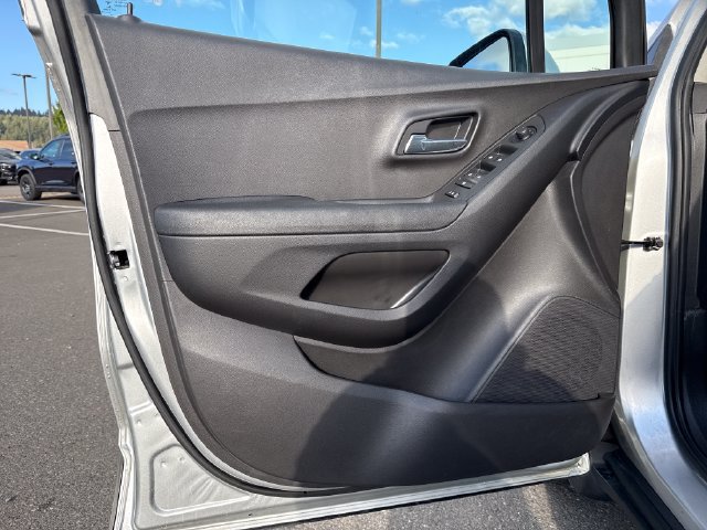 Used 2016 Chevrolet Trax LS w/ LPO, Protection Package FWD image 18