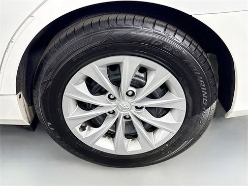 Certified 2017 Toyota Camry LE image 28