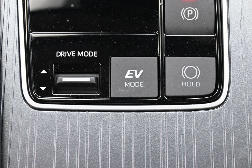 Used 2025 Toyota Sienna XLE w/ XLE Plus Package AWD/4WD image 25