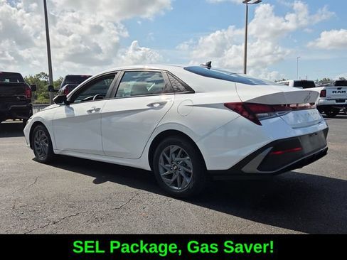 Used 2024 Hyundai Elantra SEL FWD image 5
