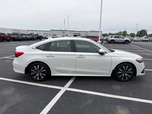 Used 2024 Honda Civic EX image 9