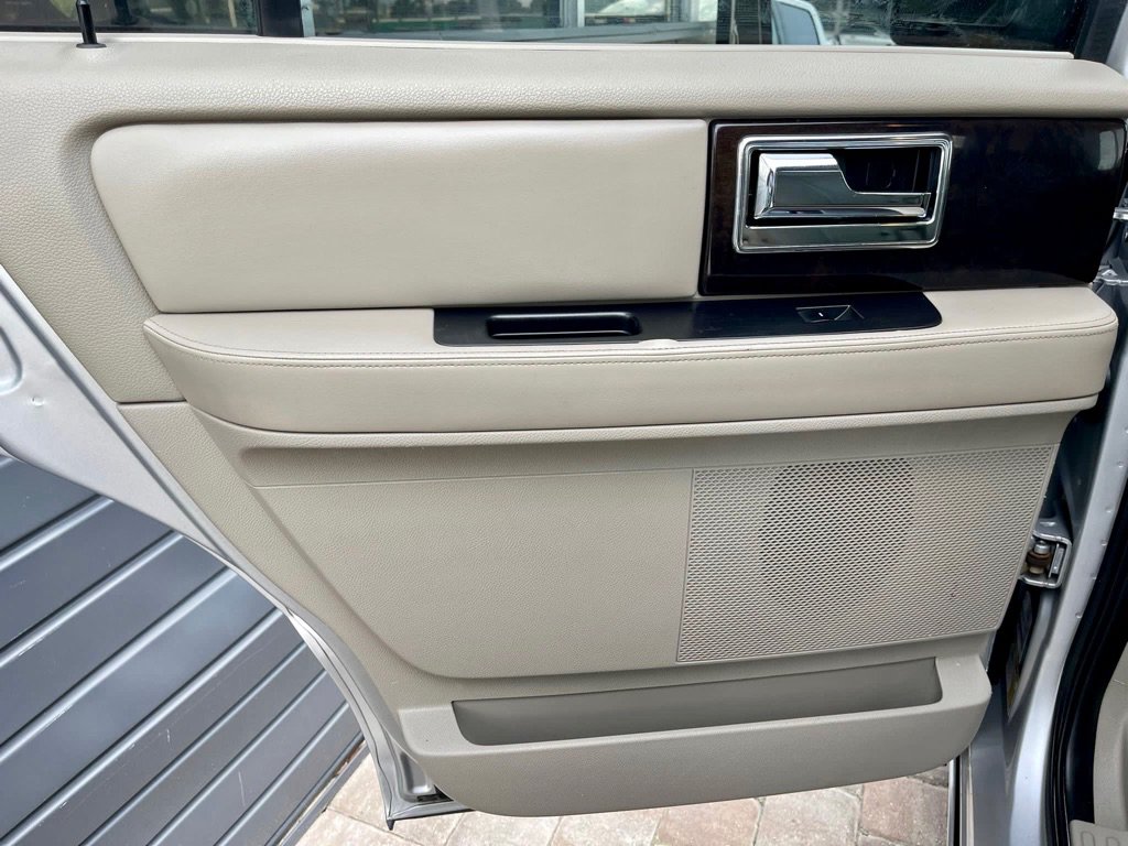 Used 2015 Lincoln Navigator 2WD image 48