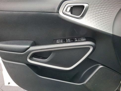 Used 2023 Kia Soul LX image 12