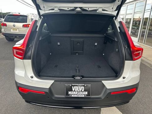 Used 2025 Volvo XC40 B5 Plus AWD/4WD image 11