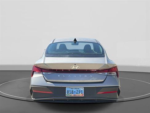 Used 2024 Hyundai Elantra SEL FWD image 4