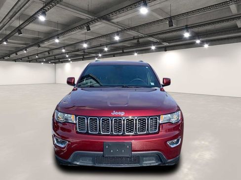 Used 2019 Jeep Grand Cherokee Laredo image 2