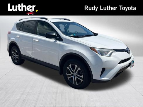 Used 2016 Toyota RAV4 LE AWD/4WD image 1