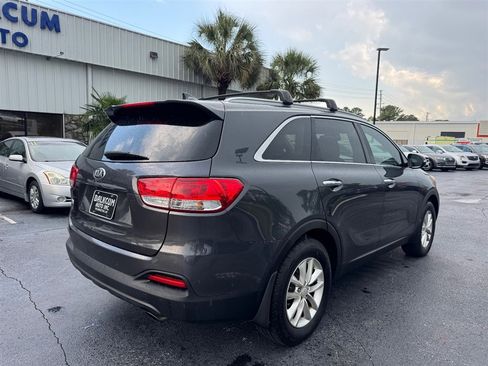 Used 2017 Kia Sorento FWD w/ LX Convenience Package image 8