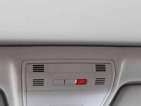 Used 2022 Volkswagen Taos SE w/ Panoramic Sunroof Package image 19