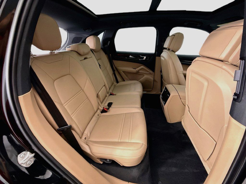 Certified 2023 Porsche Cayenne AWD/4WD image 22