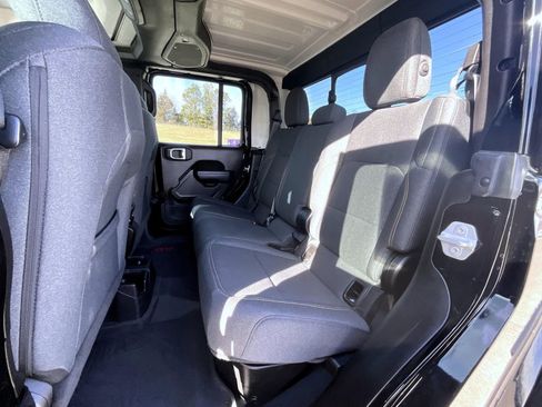 Used 2024 Jeep Gladiator Sport image 19