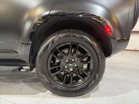 Used 2024 Land Rover Defender 110 X-Dynamic SE image 38