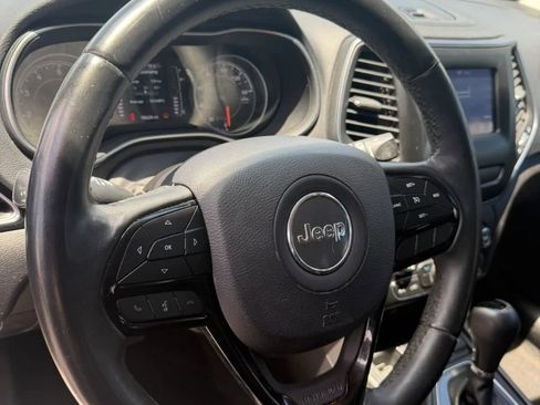 Used 2019 Jeep Cherokee Latitude Plus FWD image 13