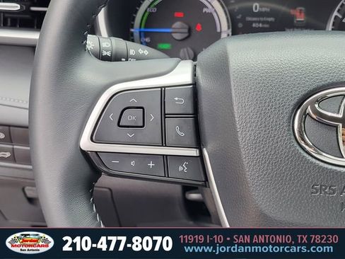 Used 2023 Toyota Highlander XLE FWD image 27