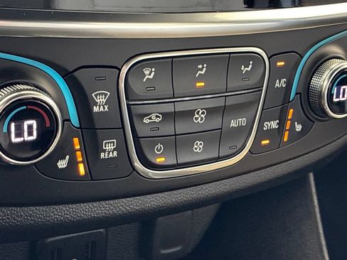 Used 2023 Chevrolet Traverse LT AWD/4WD image 28