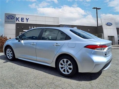 Used 2022 Toyota Corolla LE image 5