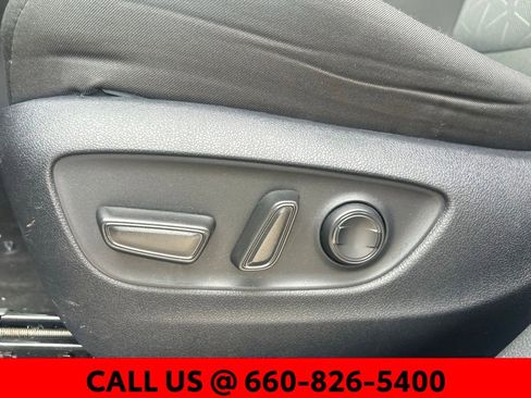 Used 2025 Toyota RAV4 XLE AWD/4WD image 11