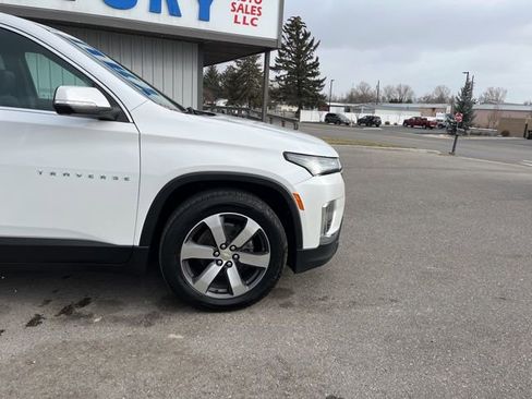Used 2022 Chevrolet Traverse LT w/ LT Premium Package AWD/4WD image 18