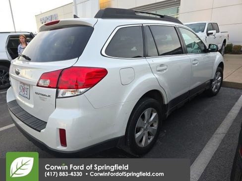 Used 2011 Subaru Outback 2.5i Limited image 4