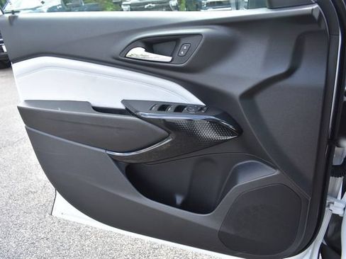 New 2026 Chevrolet Trax LT w/ LT Convenience Package FWD image 32
