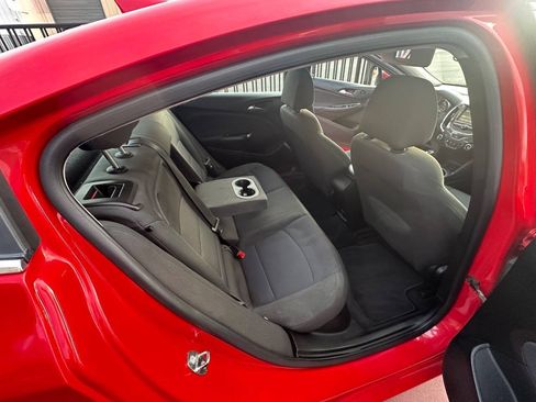 Used 2018 Chevrolet Cruze LT FWD image 11