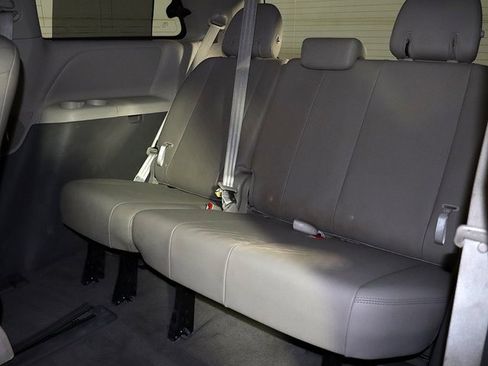 Used 2015 Toyota Sienna XLE image 13