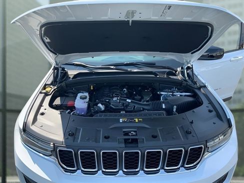 New 2025 Jeep Grand Cherokee Laredo X w/ Luxury Tech Group I image 22