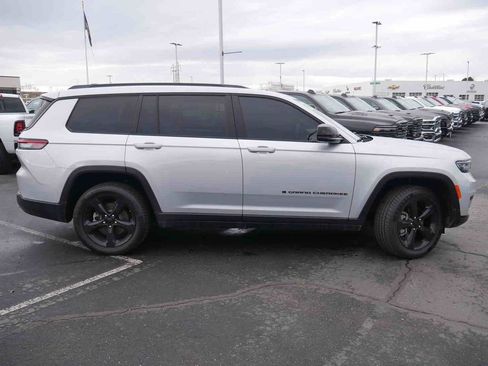 Used 2023 Jeep Grand Cherokee L Laredo image 21